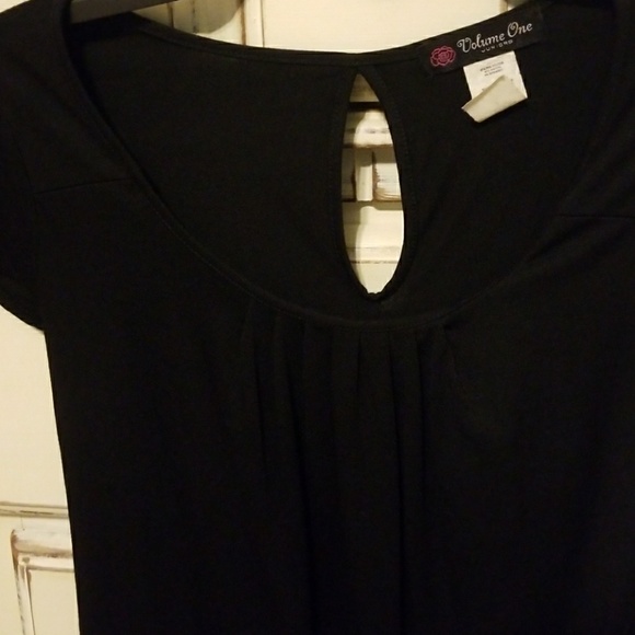 🖤Volume One Top🖤 - Picture 2 of 6